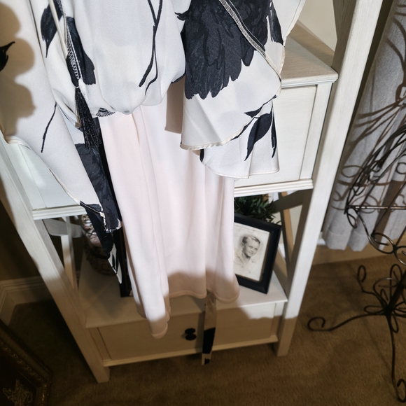 Black and White Floral Dress - Picture 8 of 9